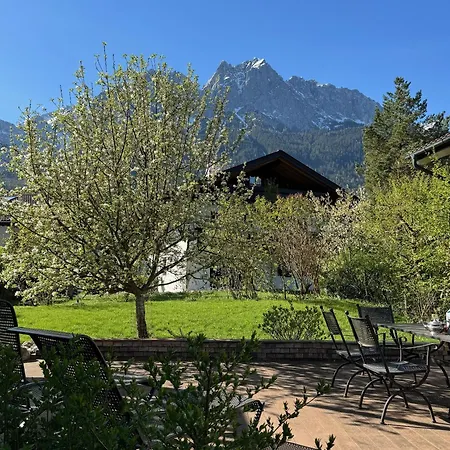 Appartamento Edelweiss By Ala Living - Stilvoll Urlauben Mit Traumhaftem Ausblick, Sonnenterrasse, 200m Zur Zugspitzbahn! Grainau